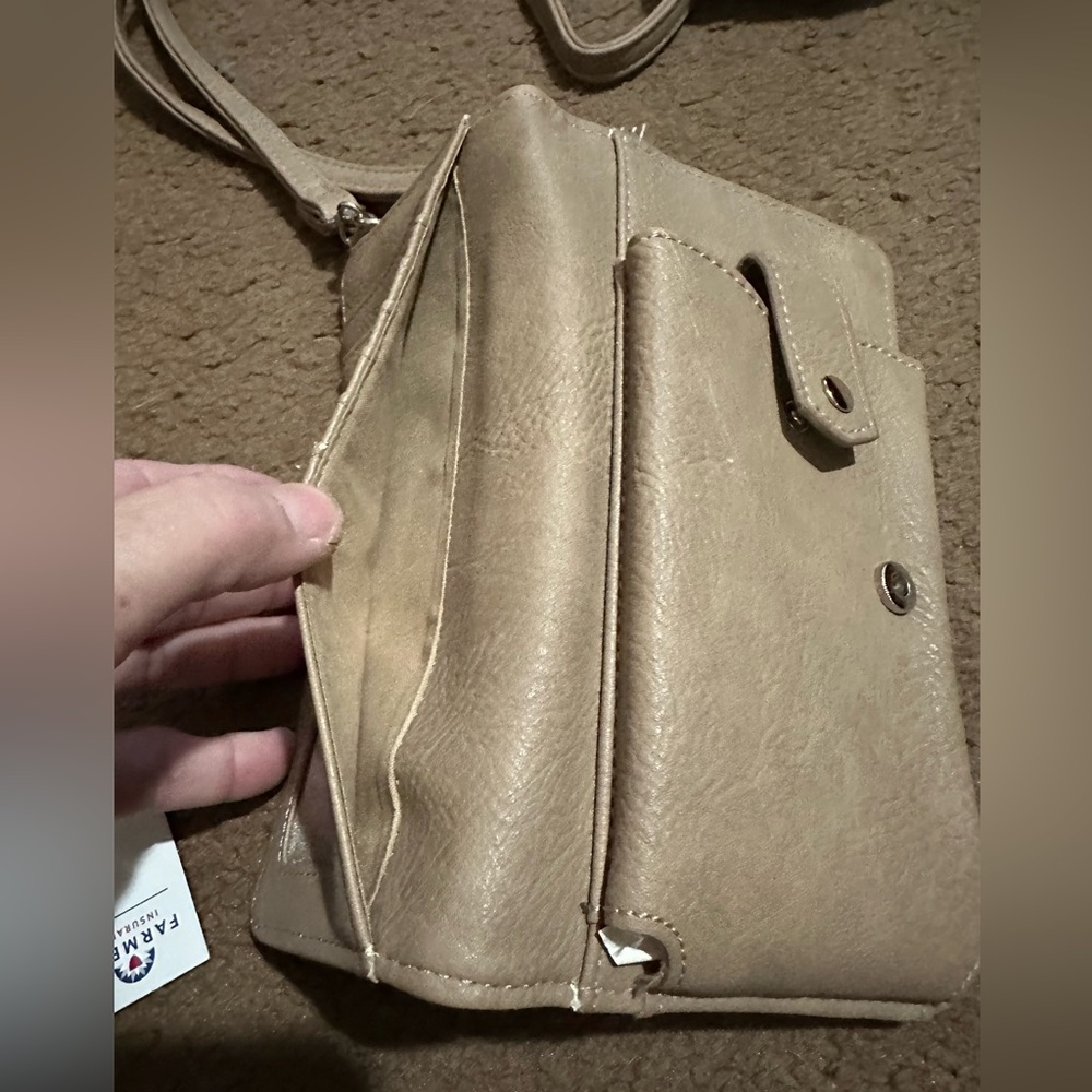 Crossbody wallet purse with cell phone pocket.